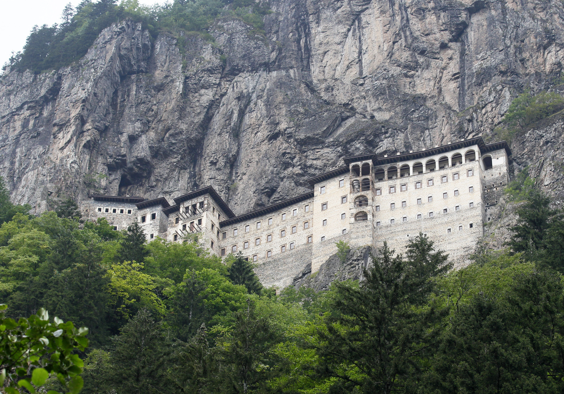 Monasterios únicos En El Mundo: Asombrosas Joyas De La Arquitectura Y ...