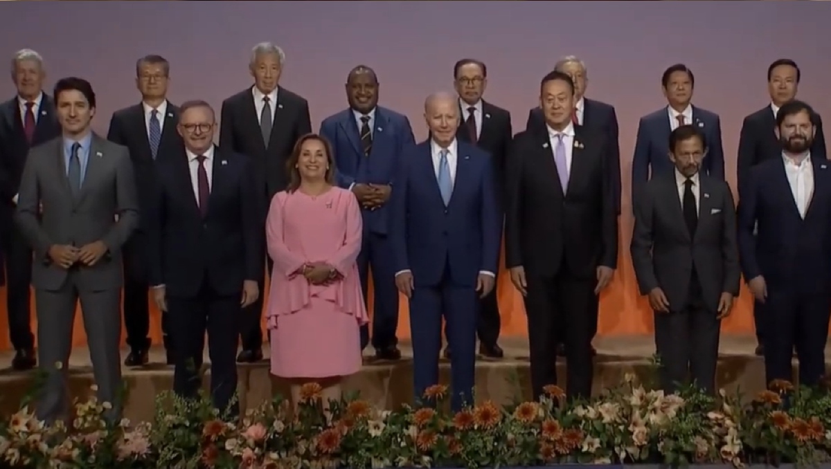 AMLO se toma foto oficial con líderes de la APEC... incluida Dina Boluarte