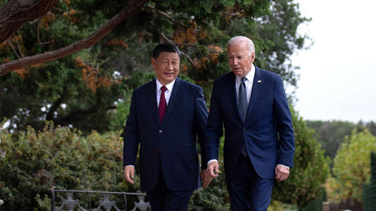 US President Joe Biden (R) and Chinese President Xi Jinping walk together after a meeting during the Asia-Pacific Economic Cooperation (APEC) Leaders' week in Woodside, California on November 15, 2023. ((Photo by BRENDAN SMIALOWSKI/AFP via Getty Images))