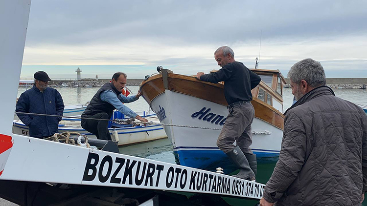 zonguldak'ta balıkçılar hafta sonu beklenen fırtına öncesinde önlem aldı