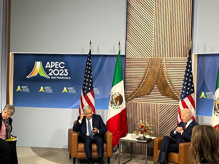 El presidente López Obrador y su anfitrión estadunidese, Joe Biden, durante su encuentro bilateral celebrado en San Francisco, California. Foto Alonso Urrutia