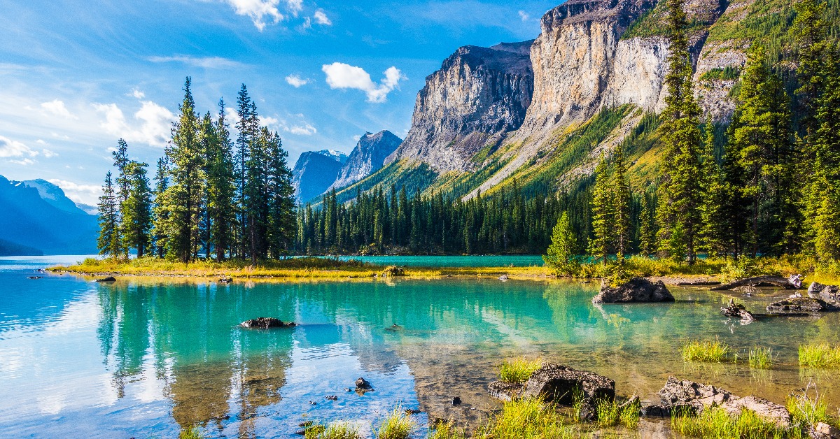 <p> Located in the Canadian Rockies, Jasper National Park is one of the most scenic national parks in the country. It is renowned for its beautiful mountains and glaciers.  </p> <p> While most people visit nearby Banff, Jasper National Park is definitely worth visiting, especially during the fall.</p>
