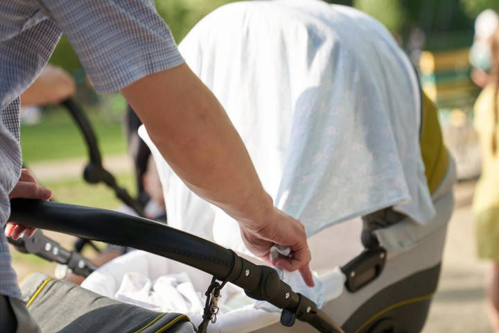 4 rekomendasi stroller bayi untuk travelling yang muat di kabin pesawat