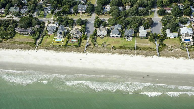 aerial view myrtle beach homes south carolina_iStock-610778924