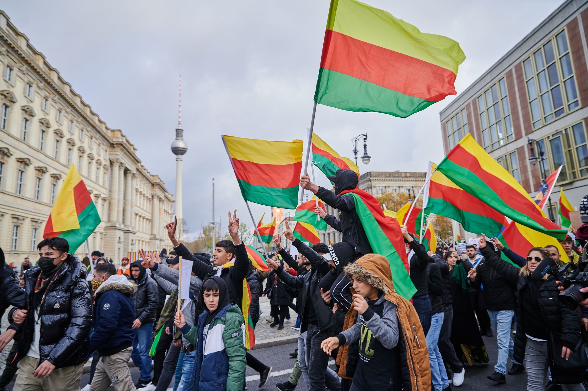 Mehrere Tausend Menschen Demonstrieren In Berlin