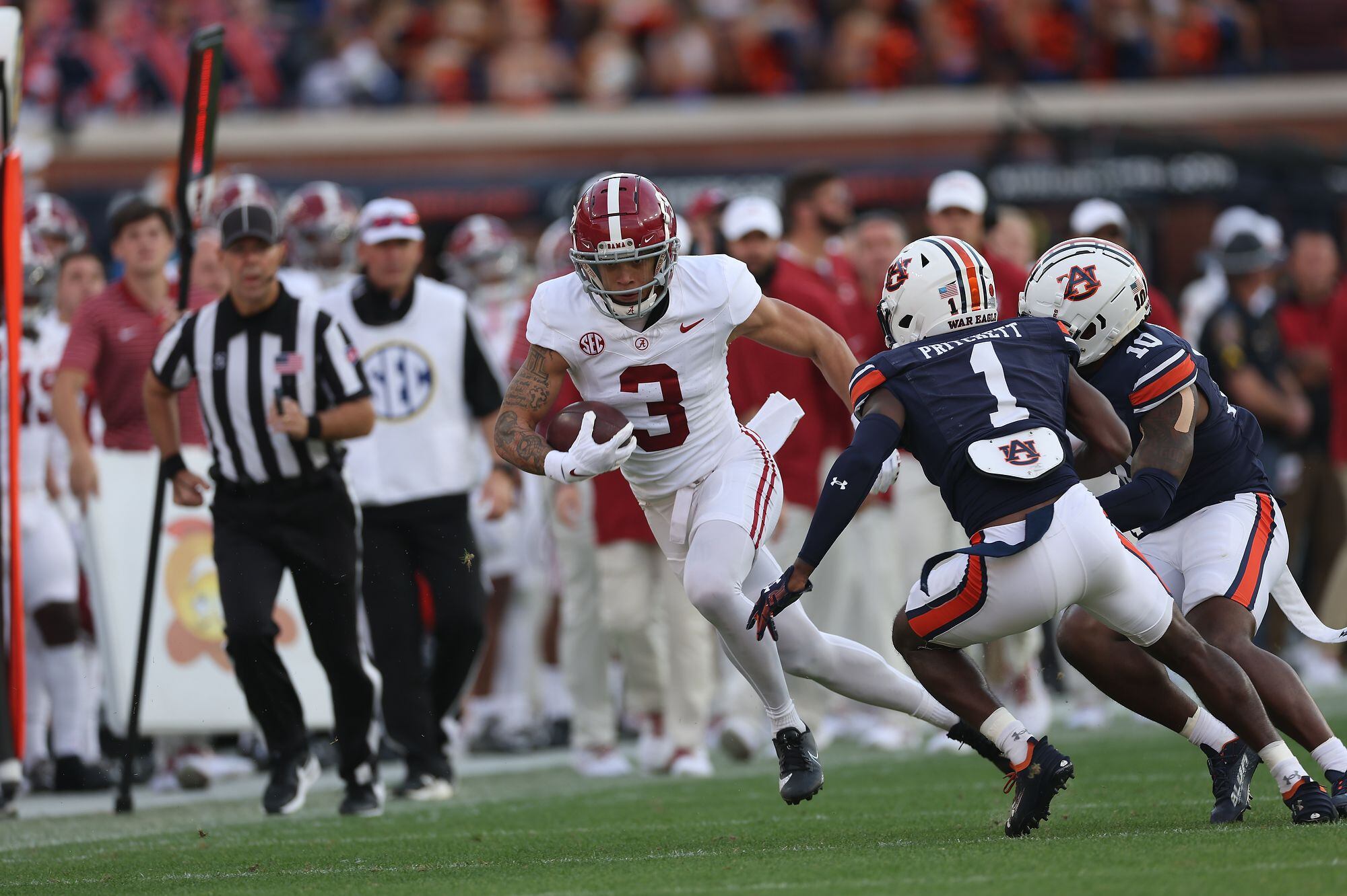 Alabama Scores Late 4th Quarter Touchdown, Wins Historic Iron Bowl In ...