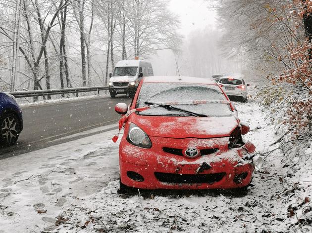 wintereinbruch: mehrere unfälle im mk