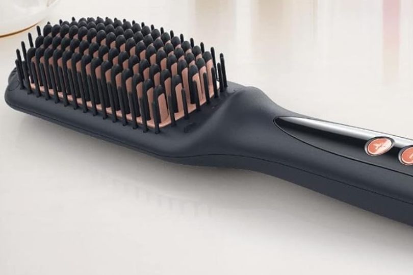 I Found A Heated Hair Brush That Works As Well As GHD For 30 And It   AA1kAOxl.img