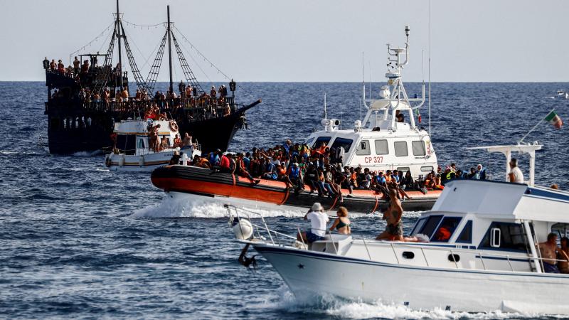 italie : plus de 500 migrants débarquent à lampedusa