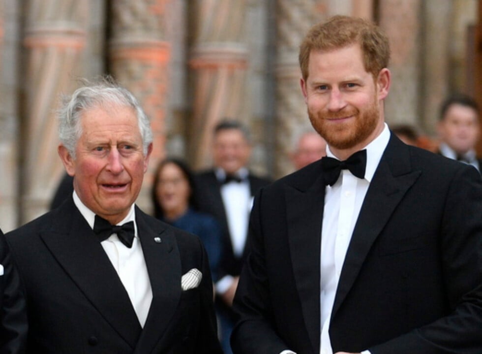 απογοητευμένη η βασιλική οικογένεια: «ο βασιλιάς κάρολος δεν προτίθεται να τα βρει με τον χάρι»