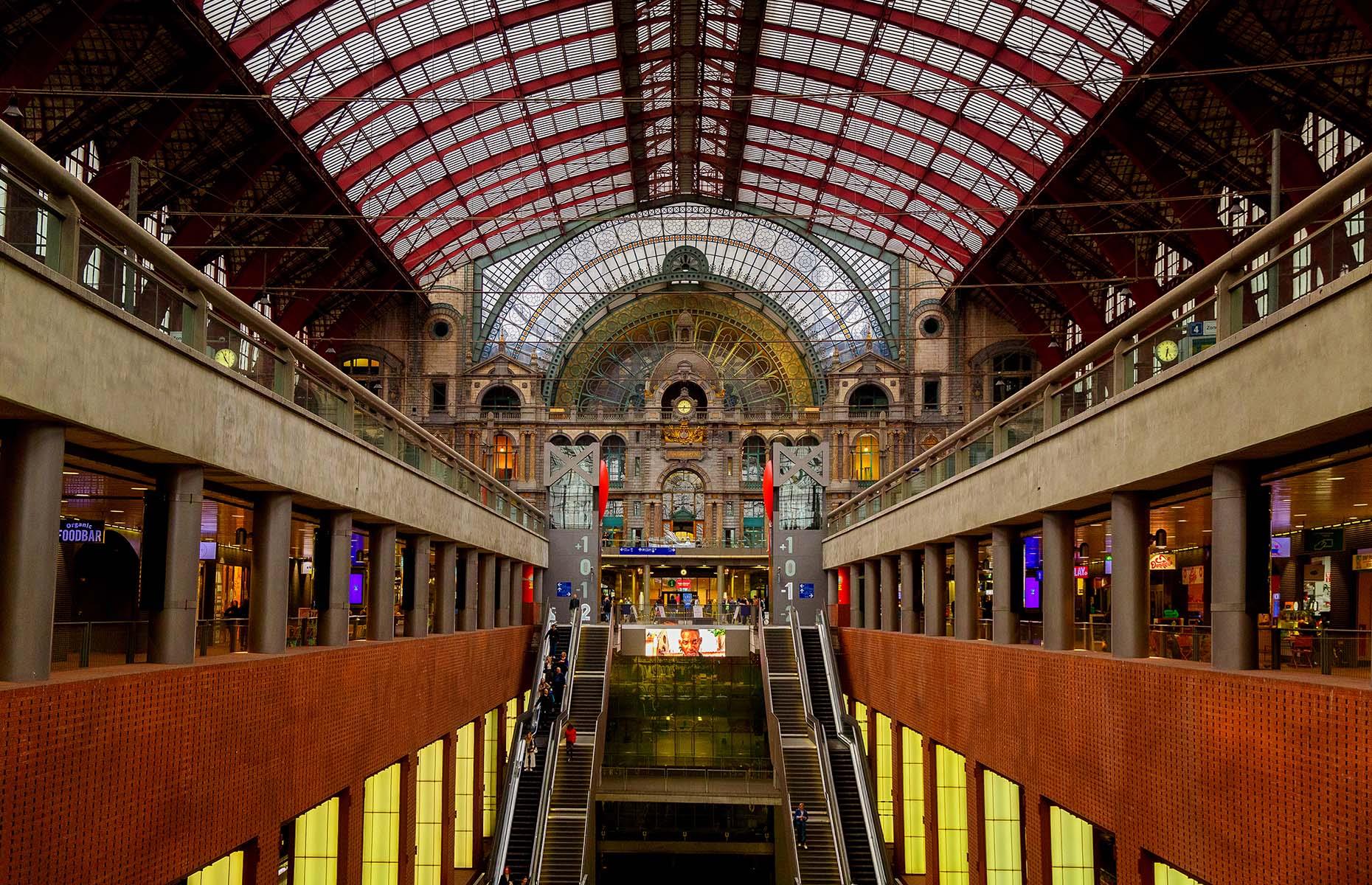 A Stunning Look At The World's Most Beautiful Train Stations