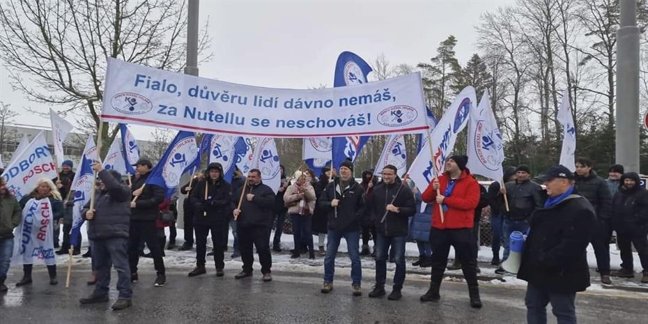 σχέδια λιτότητας πυροδοτούν διαδηλώσεις και κλείσιμο σχολείων στην τσεχία