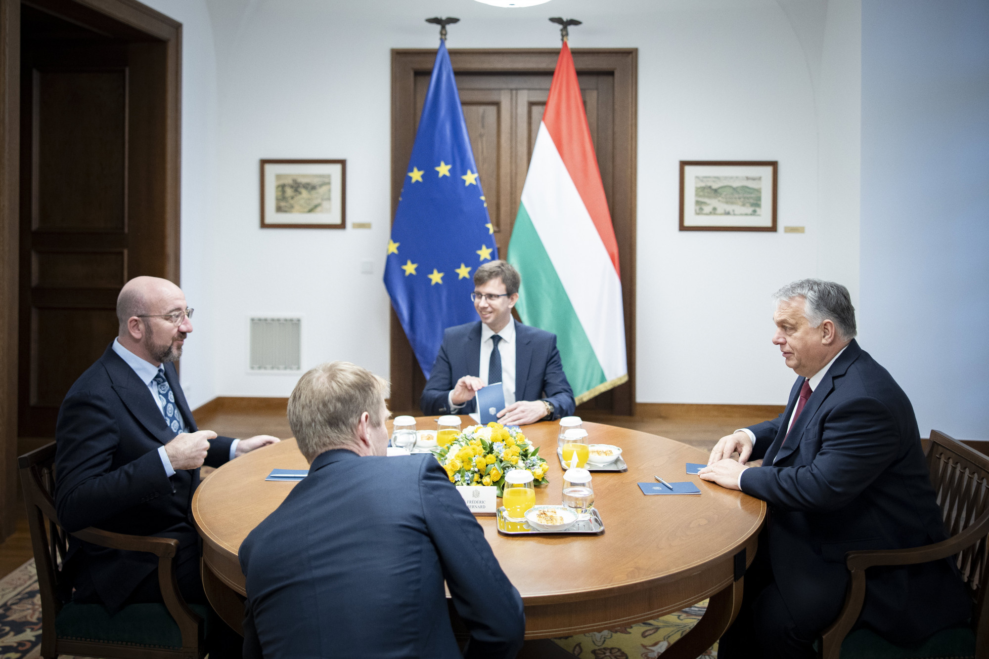 budapesten tárgyalt az európai tanács elnöke, egy német lap szerint von der leyennel is zsarolja az uniót orbán