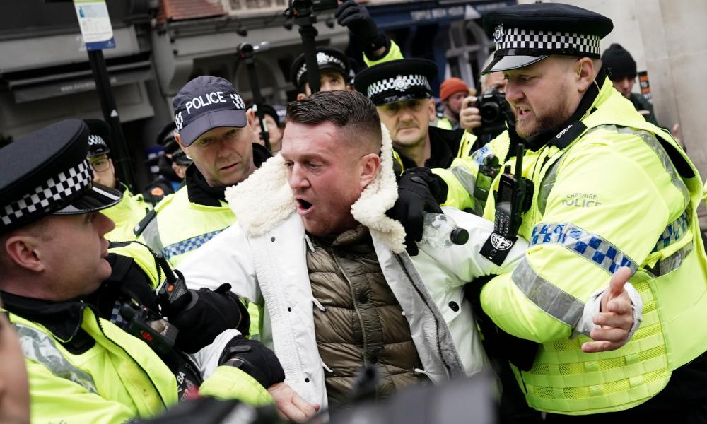 tommy robinson charged over refusal to leave march against antisemtism