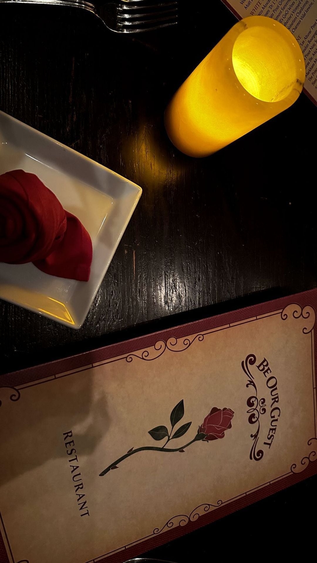 siempre fan de disney: antonela roccuzzo quedó deslumbrada en un restaurante mágico