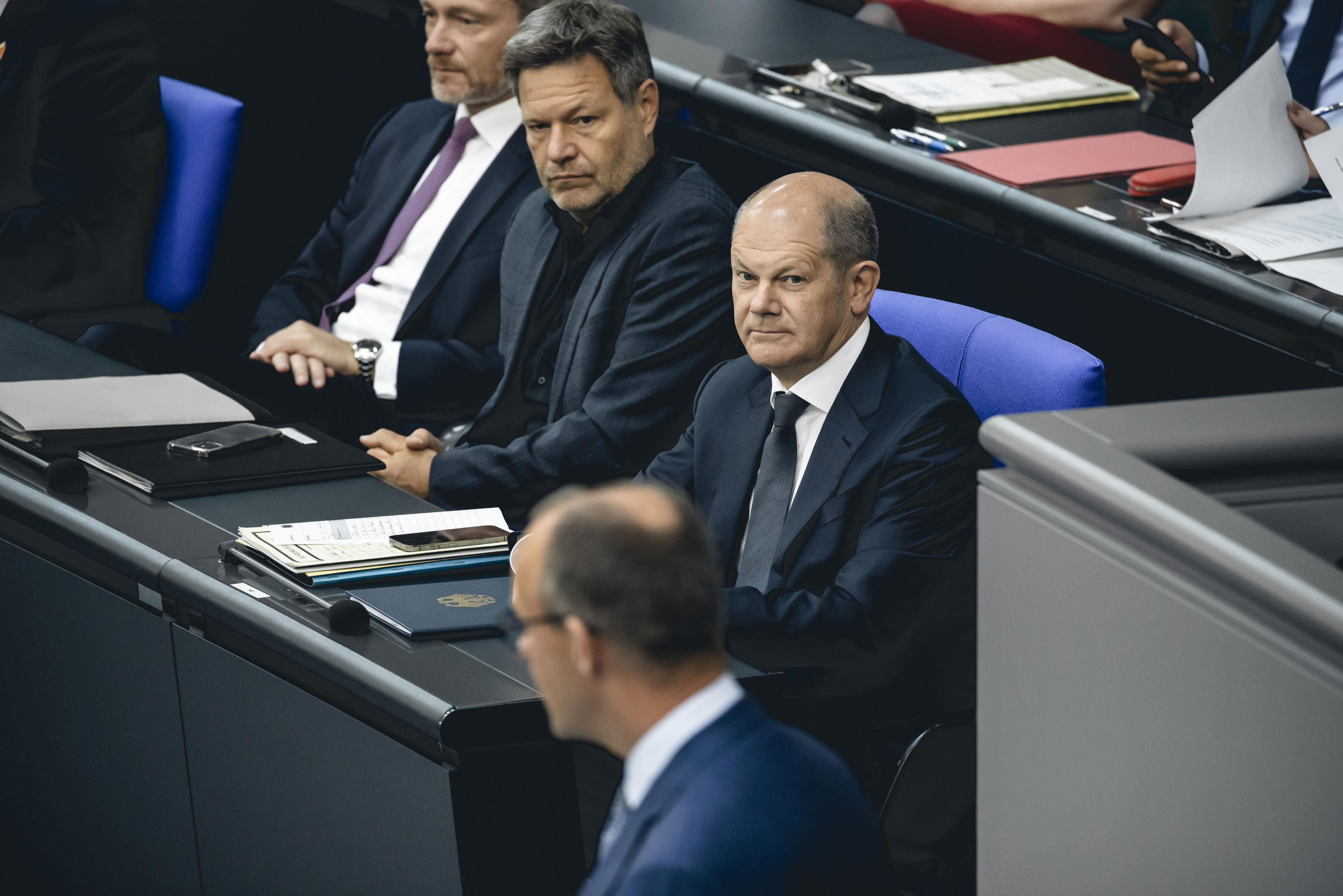 bezüge von bundespräsident steinmeier, bundeskanzler scholz und seinen ministern steigen deutlich
