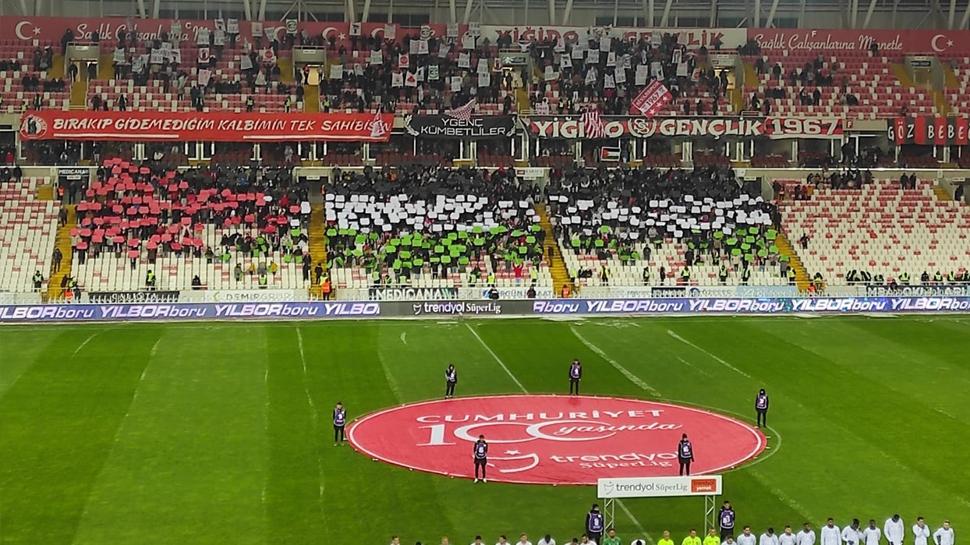 sivasspor - trabzonspor maçında tribünler boş kaldı