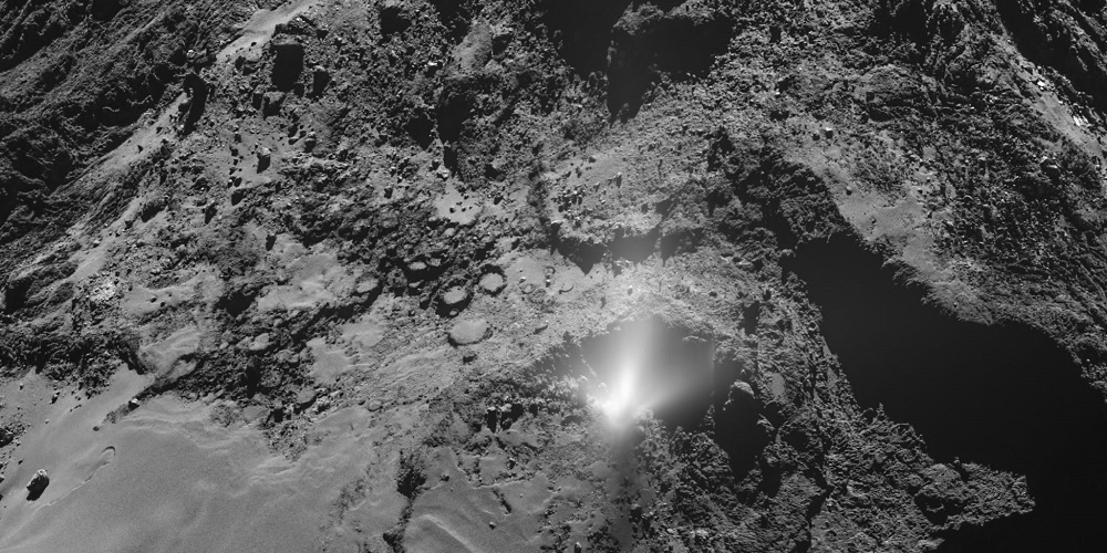 astrosnímek týdne: výron prachu z komety 67p