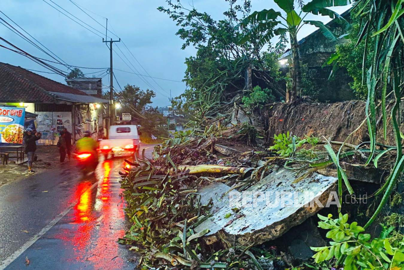 bencana longsor marak terjadi di sukabumi, sejumlah rumah warga rusak