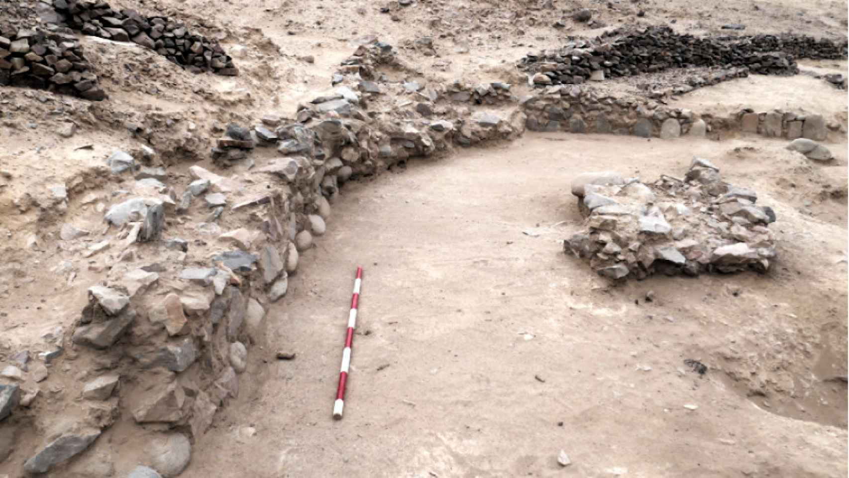 arqueólogos españoles hallan en perú una estructura nunca vista de la élite del imperio wari