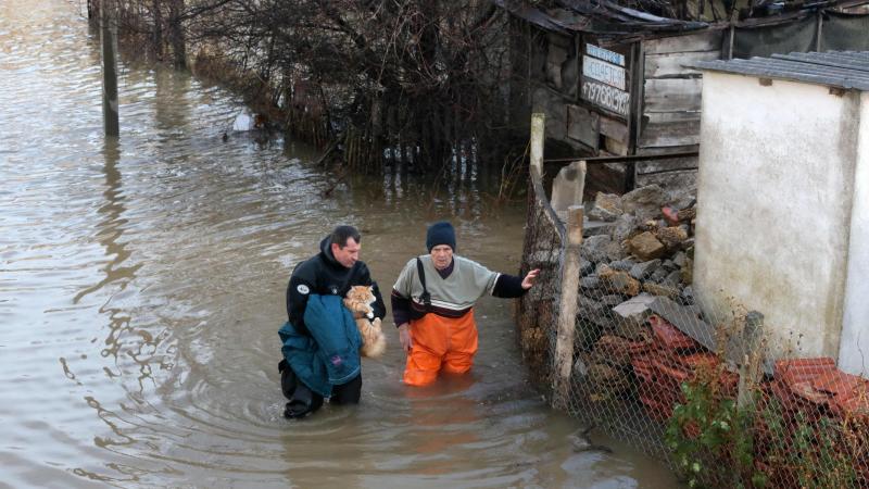 « méga-tempête » en russie et en crimée : les images des terribles inondations