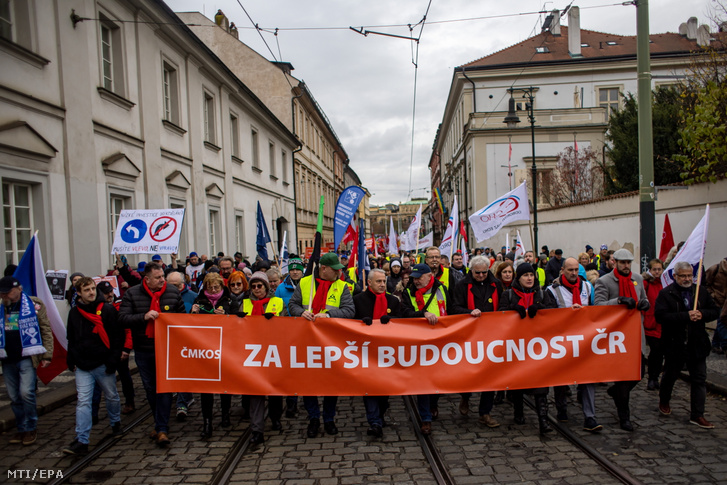 figyelmeztető sztrájkot tartottak a cseh oktatásügyi dolgozók és több szakszervezeti szövetség