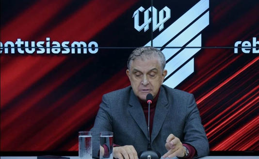 Presidente do Athletico-PR, Petraglia, durante coletiva de impresa – Foto: Reprodução/Furacão TV
