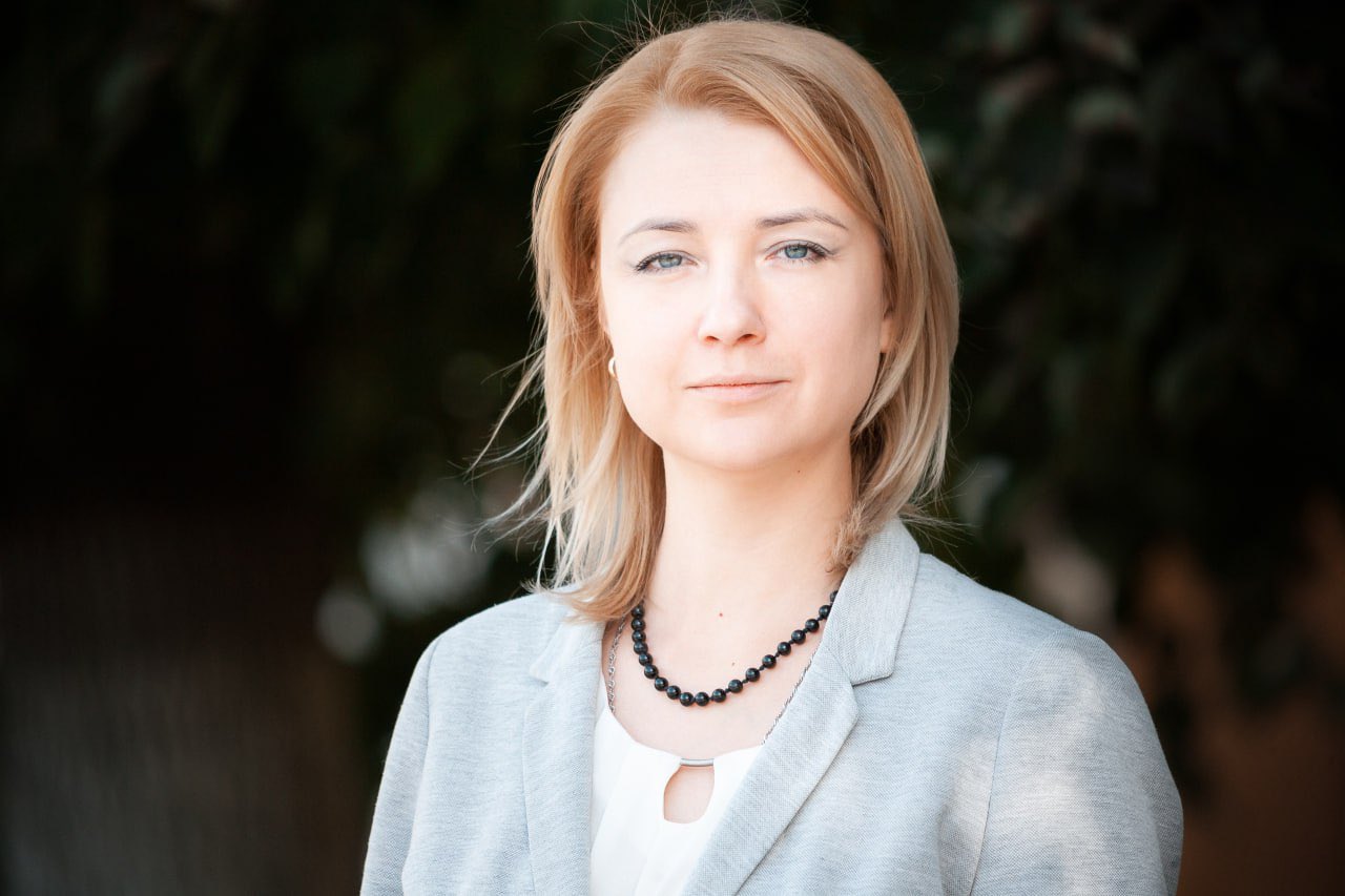 ρωσία: μια 40χρονη, πρώην τηλεοπτική δημοσιογράφος και μητέρα τριών παιδιών θέλει να είναι υποψήφια για την προεδρία