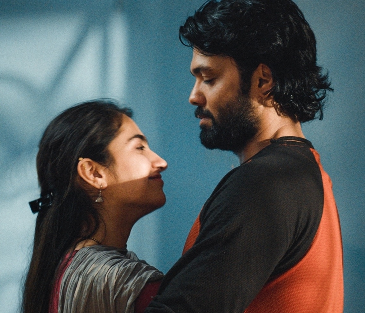 rakshit shetty, rukmini vasanth’s sapta sagaradaache ello duology stands among finest in kannada cinema despite its flaws