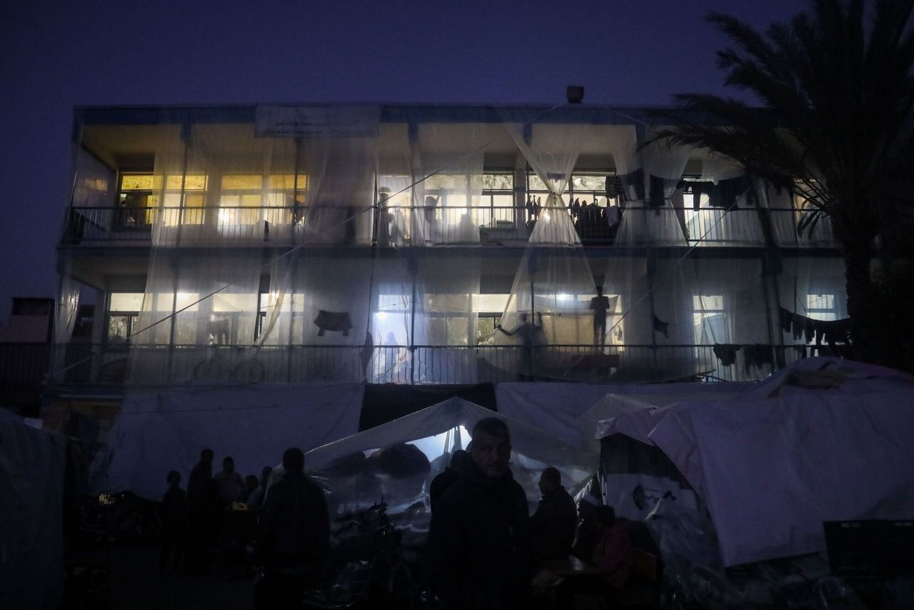 gaza is falling into ‘absolute chaos,’ aid groups say
