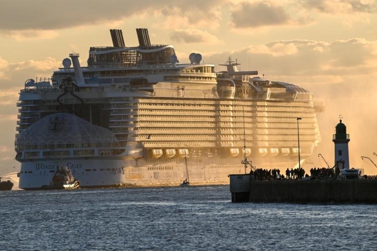 transport des passagers, paquebots géants : de la migration au tourisme de masse… et après ?