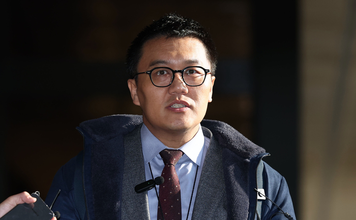 ‘윤석열 명예훼손’ 검찰 출석한 허재현 기자 “민주당 제보 아냐”