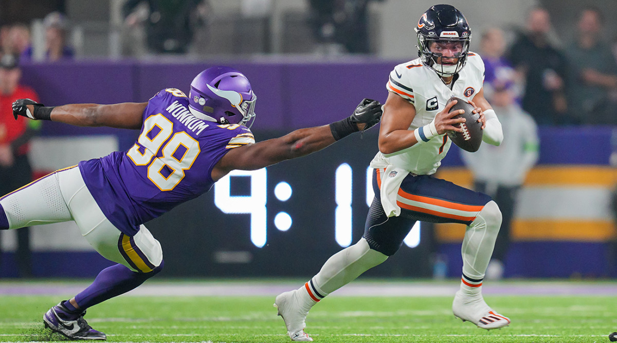 nfl fans weren’t pleased with lackluster bears-vikings ‘mnf’ showdown