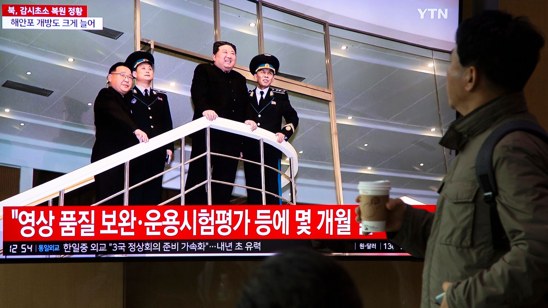 nordkorea: erste bilder von neuem satelliten – kim zählt us-flugzeugträger