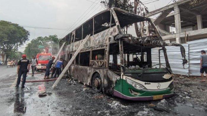 detik-detik bus karina double decker terbakar di pamekasan,sopir sempat berupaya padamkan api