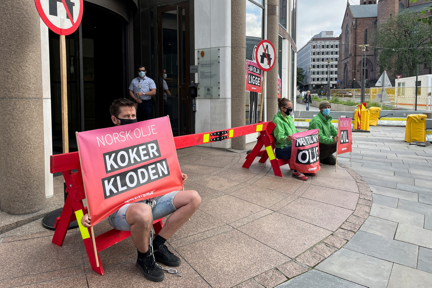 klimaaktivister vil stoppe oliefelter og sagsøger norges stat