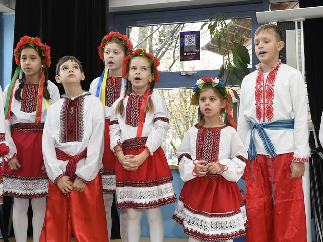 Ukrainische Lebensfreude: Flüchtlinge Verwöhnen Besucher Musikalisch ...