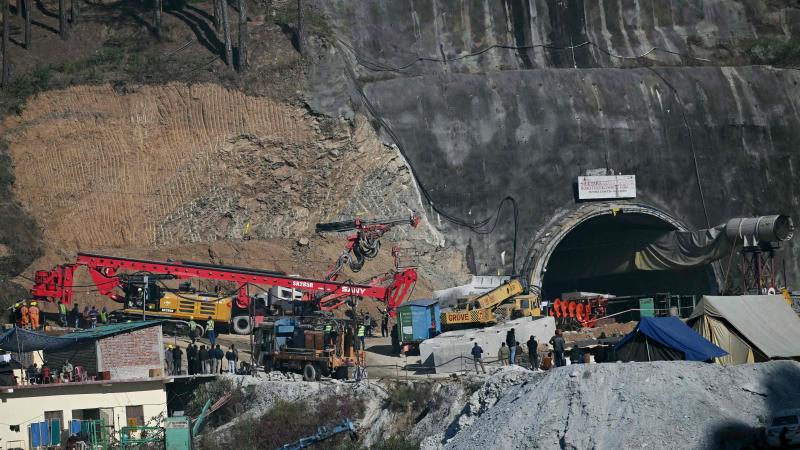 inde : les secours à cinq mètres des 41 ouvriers piégés dans un tunnel