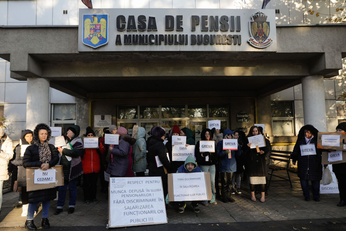 labour ministry employees go on strike in romania