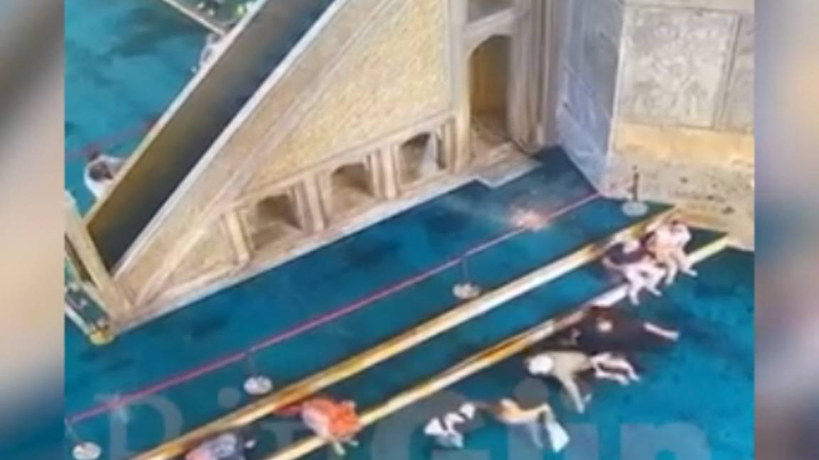 camiye dönüştürülen ayasofya'da beton parçalarının düştüğü görüntüler ortaya çıktı