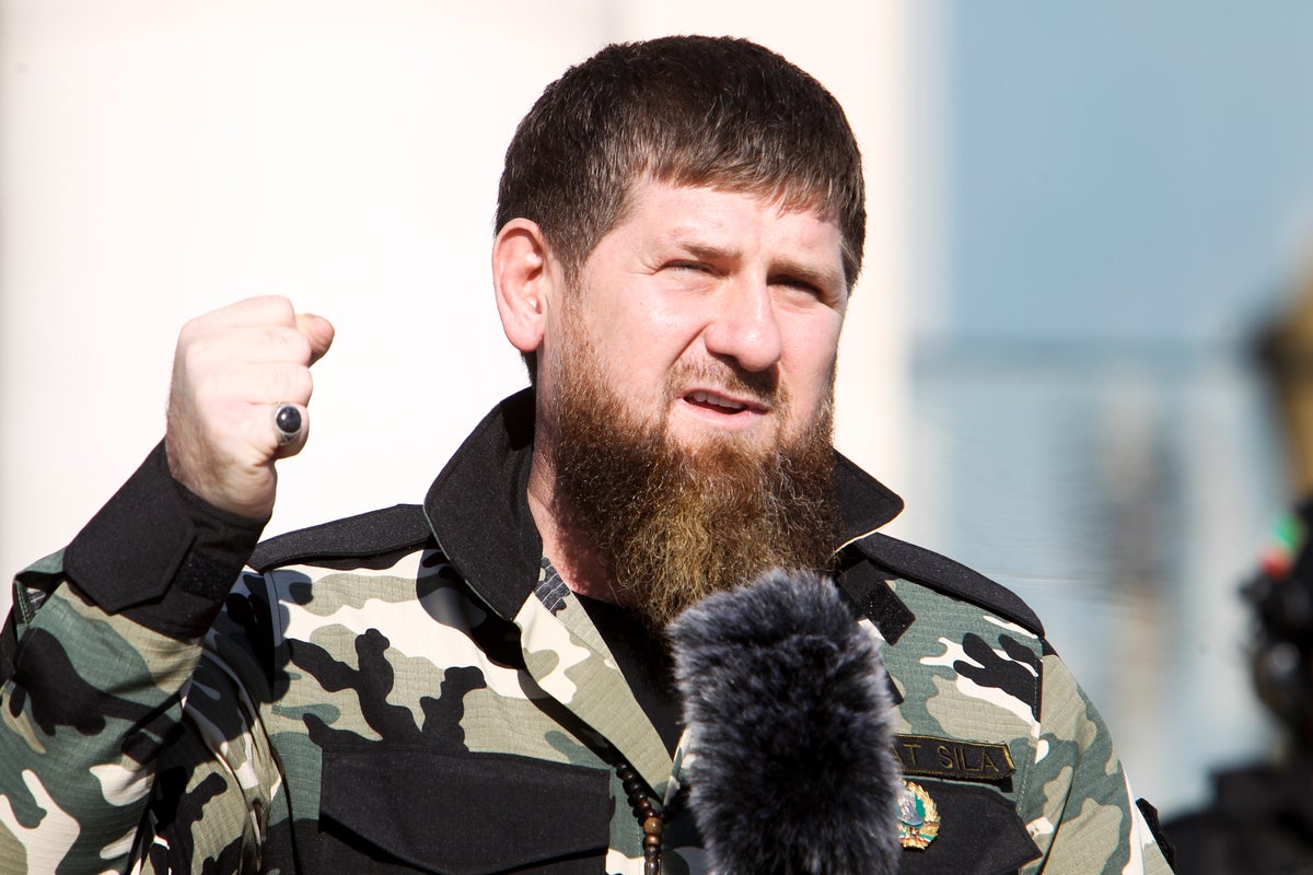 chechen warlord ramzan kadyrov offers putin thousands more fighters amid heavy russian losses in ukraine