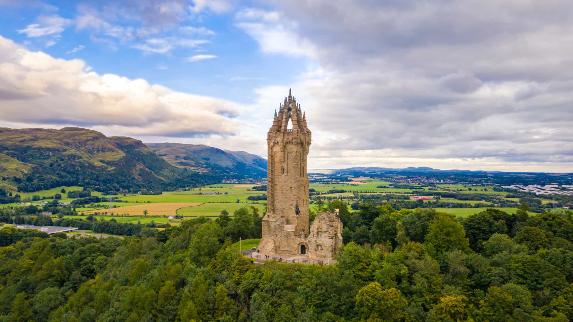 <p>The first major defeat of the English in the Wars of Scottish Independence, the Battle of Stirling Bridge was fought on September 11, 1297, and ended with victory for the armies of Andrew Moray and William Wallace. The landmark Wallace Monument (pictured) overlooking the city of Stirling commemorates the battle.</p><p>You may also like:<a href="https://www.starsinsider.com/n/273888?utm_source=msn.com&utm_medium=display&utm_campaign=referral_description&utm_content=627984en-za"> Slithering serpents! Australia’s deadliest snakes</a></p>