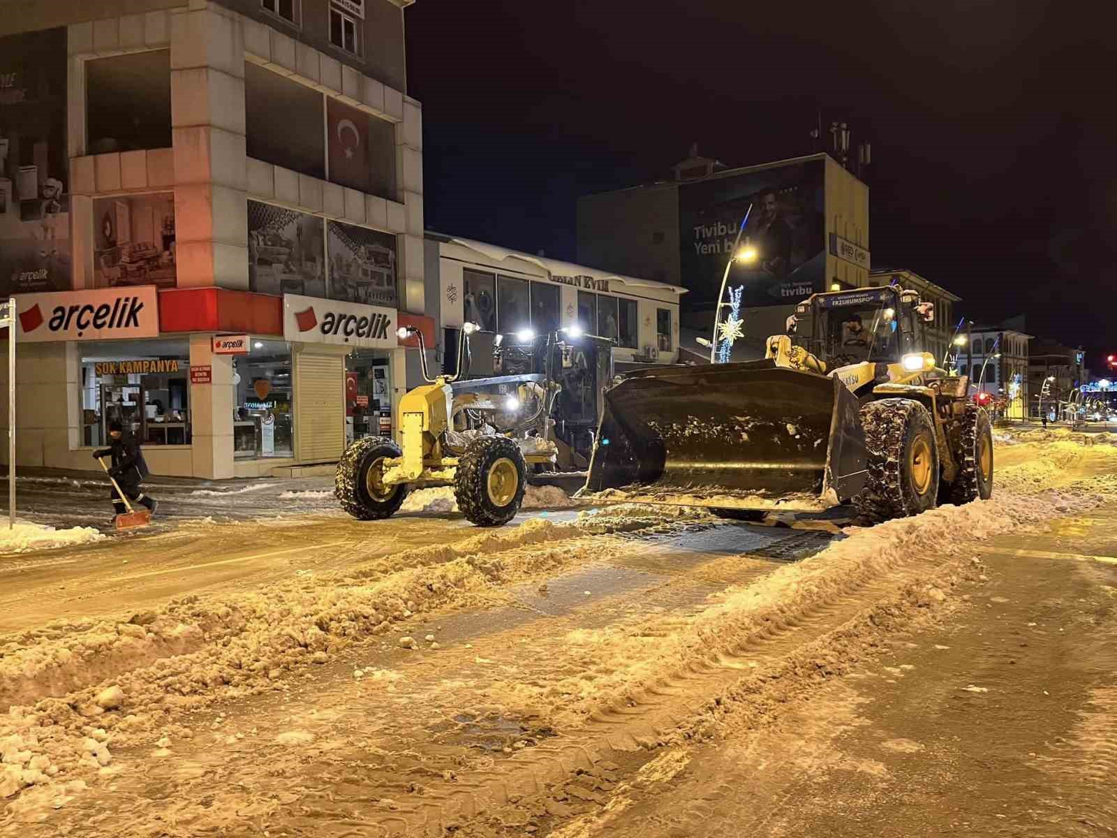 erzurum’da karla mücadele hız kesmiyor