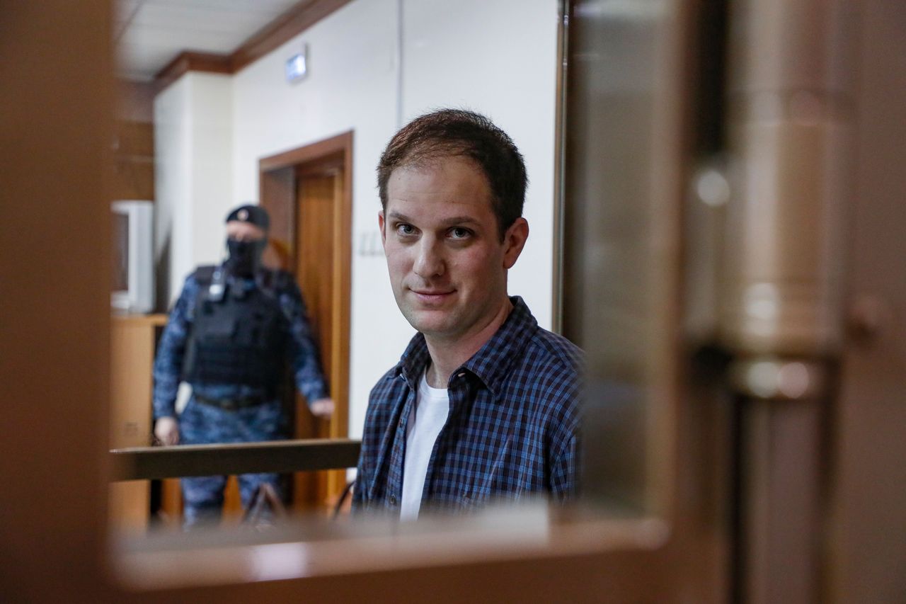 Russian Court Extends Detention Of WSJ Reporter