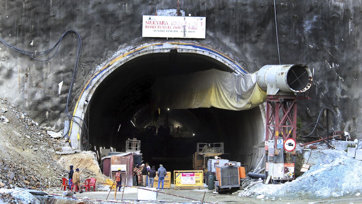 durchbruch bei tunnel-drama in indien: erste verschüttete bauarbeiter befreit