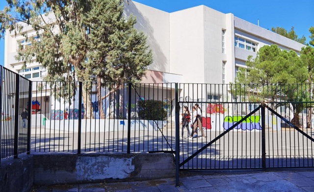θεσσαλονίκη: ανήλικοι λήστεψαν 54χρονο εκπαιδευτικό έξω από σχολείο