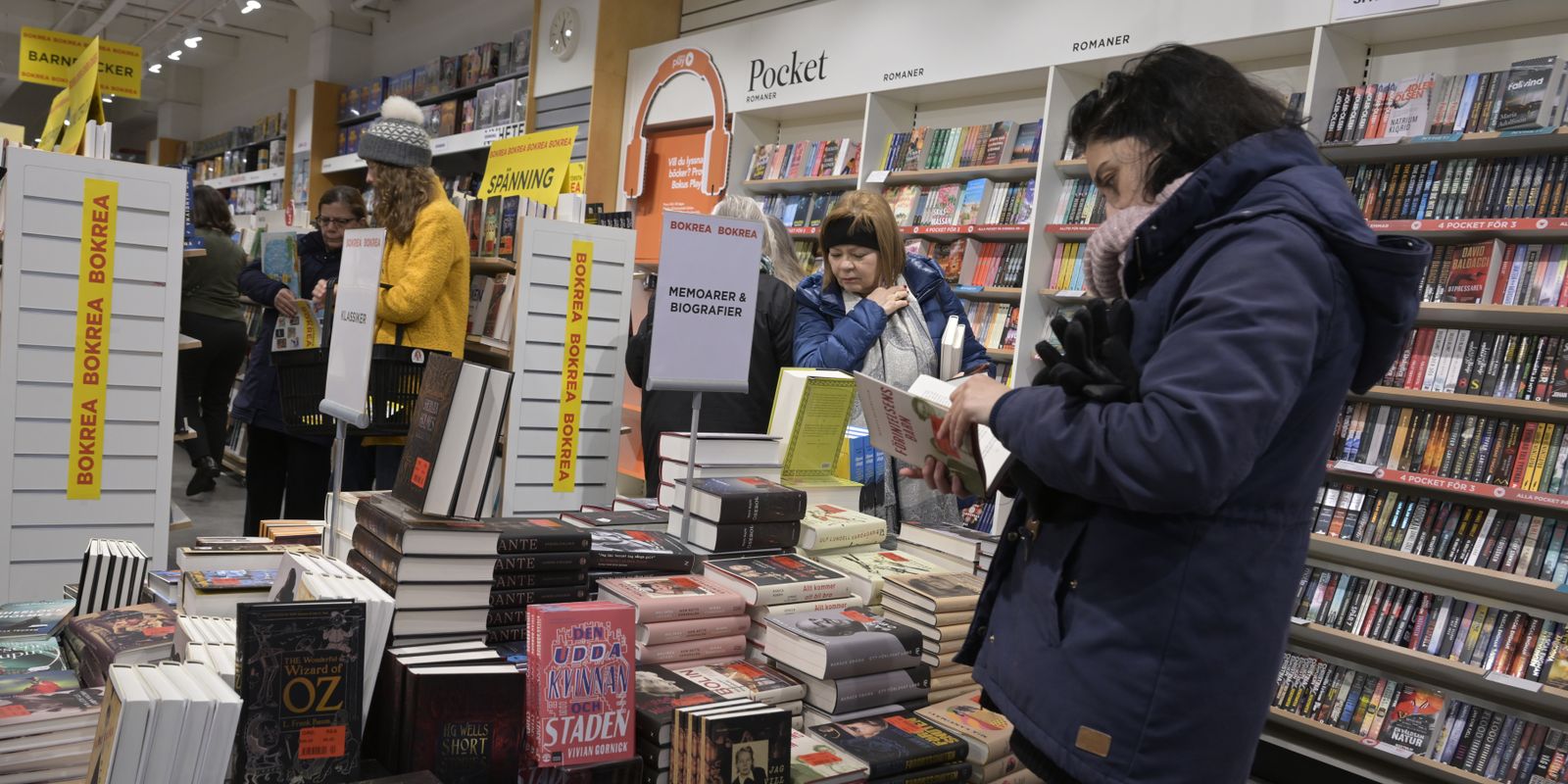 bokhandeln tror på stark julspurt trots tuffa läget