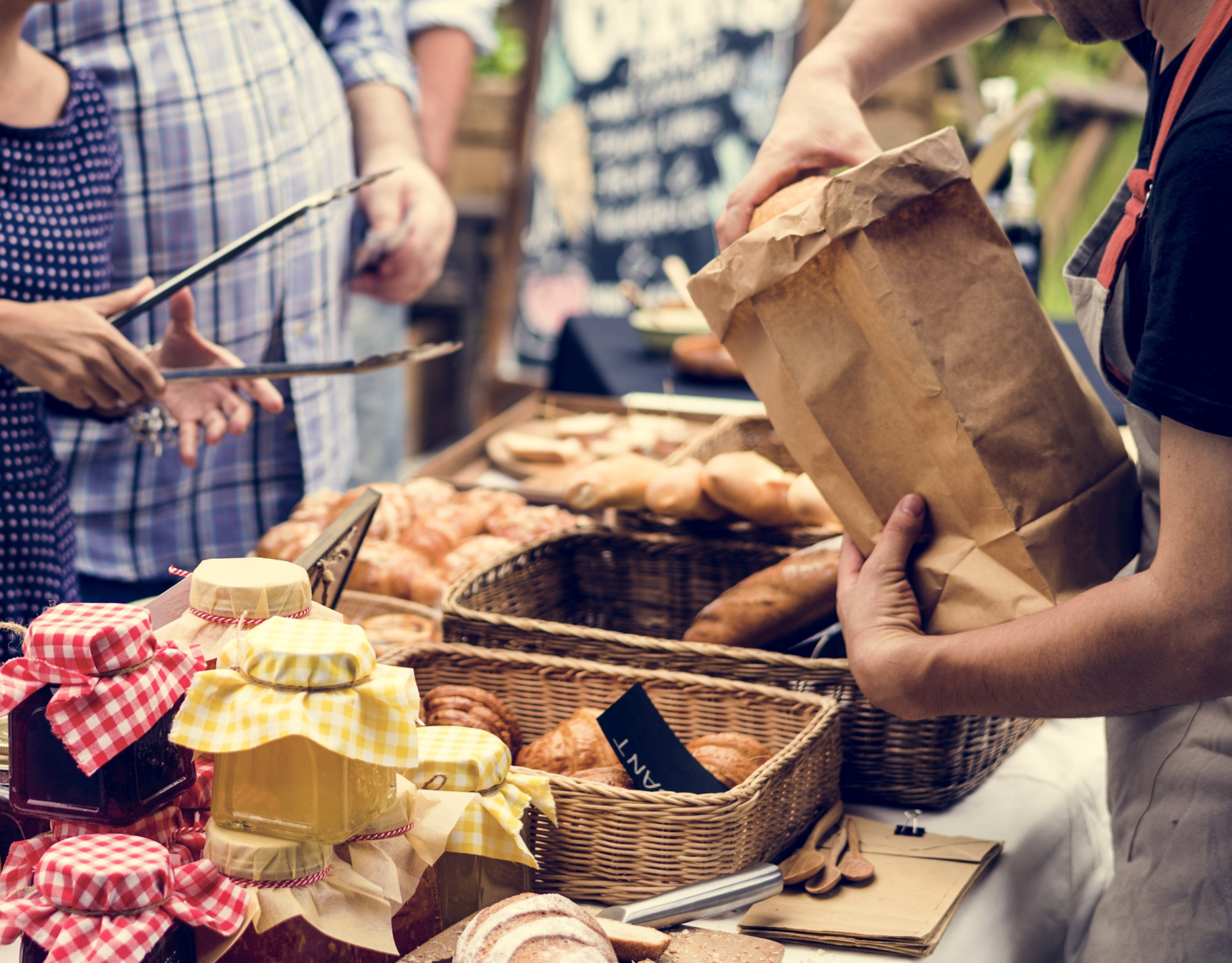 Locals meaning. Фуд фестиваль. Фестиваль еды фон. Food Festival.