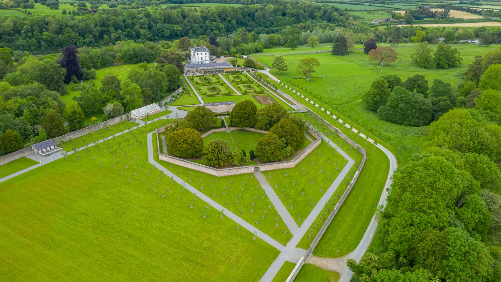 <p>The Battle of the Boyne was fought on July 1, 1690, and pitted the forces of King James II against those of William III. The well-maintained Boyne battlefield is located near the River Boyne, close to the town of Drogheda in Ireland.</p><p><a href="https://www.msn.com/en-za/community/channel/vid-7xx8mnucu55yw63we9va2gwr7uihbxwc68fxqp25x6tg4ftibpra?cvid=94631541bc0f4f89bfd59158d696ad7e">Follow us and access great exclusive content every day</a></p>