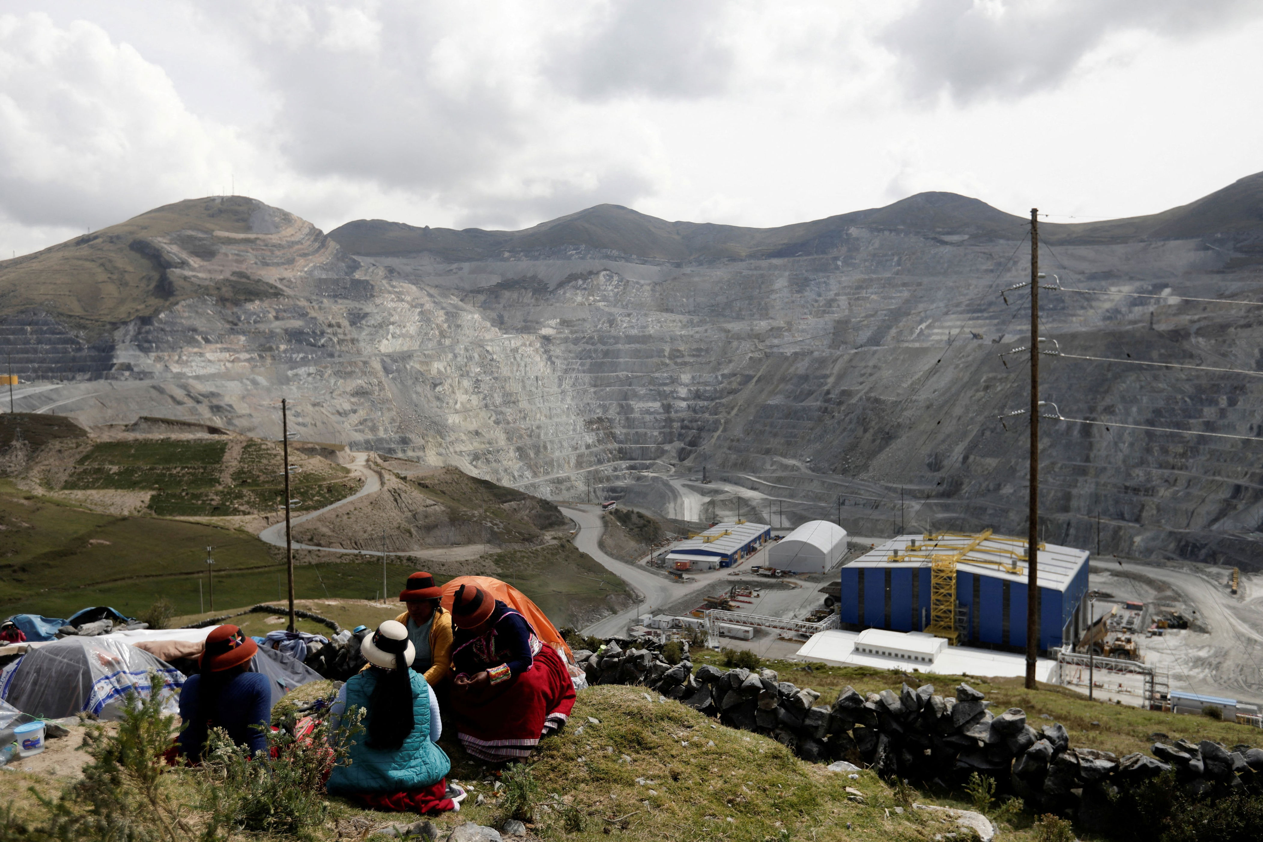 alto precio del cobre reaviva actividad minera en perú
